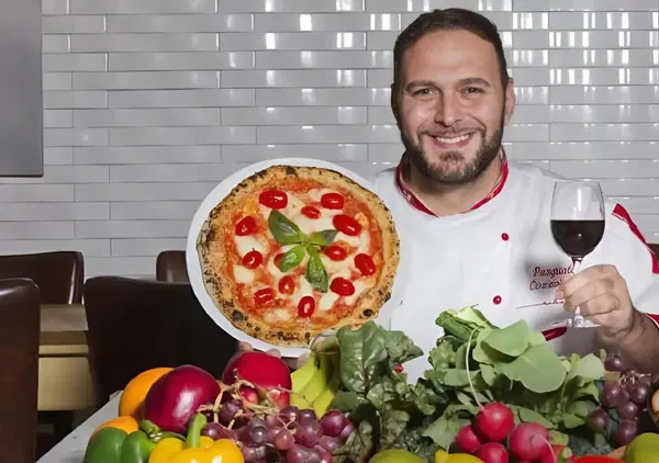 Intervista totale a Chef Cozzolino: &ldquo;I dazi? Gi&agrave; aumenti del 20%&hellip;&rdquo;. Meglio la pizza napoletana o casertana? &ldquo;Quella de I Masanielli&rdquo;. Su Lacerenza e la Gintoneria: &ldquo;In America buttano la chiave&hellip;&rdquo;. E su Sorbillo, Massari, Feltri e Cracco...