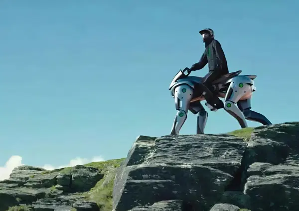 Corleo, il nuovo "leone robotico" della Kawasaky, &egrave; la mobilit&agrave; del futuro o un maxi troll sui social con l&rsquo;intelligenza artificiale?