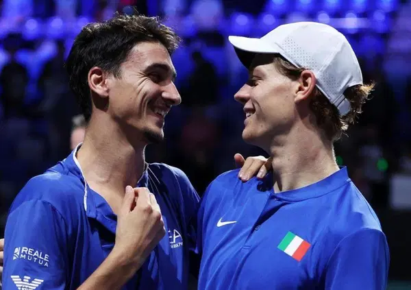 Ok Berrettini, Cobolli, Musetti e Sonego, ma davvero bastano senza Sinner? Per Bertolucci spazziamo via Spagna e Francia e il tennis italiano &egrave; &ldquo;una splendida realt&agrave;&rdquo;. Ma se manca Jannik...