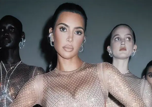 Ma davvero Kim Kardashian sta provando a salvare Bianca Censori da Kanye West? E perch&eacute; lo sta facendo senza mutande? Intanto la sorellina Angelina si dimentica il reggiseno e...