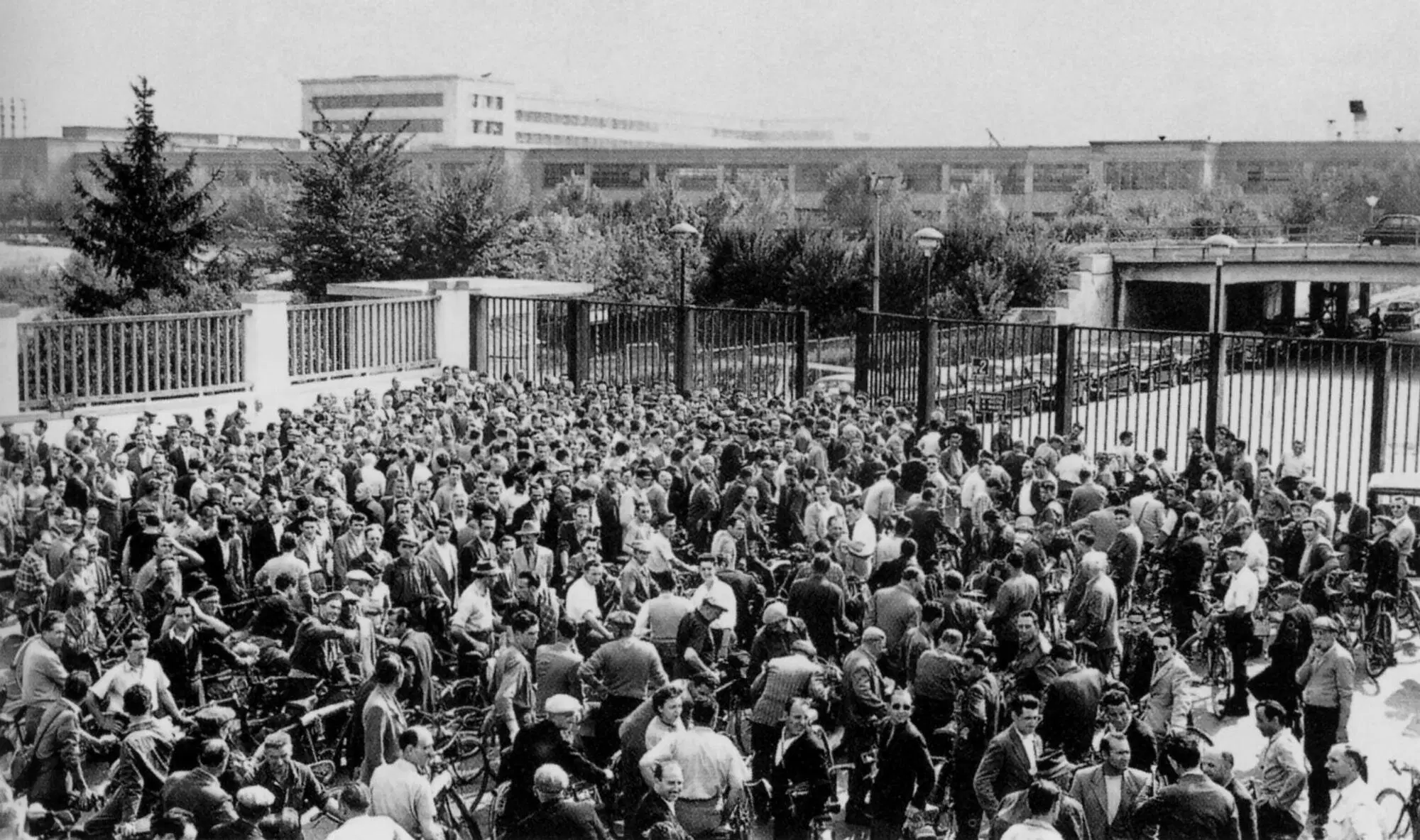 I cancelli di Mirafiori nel 1956