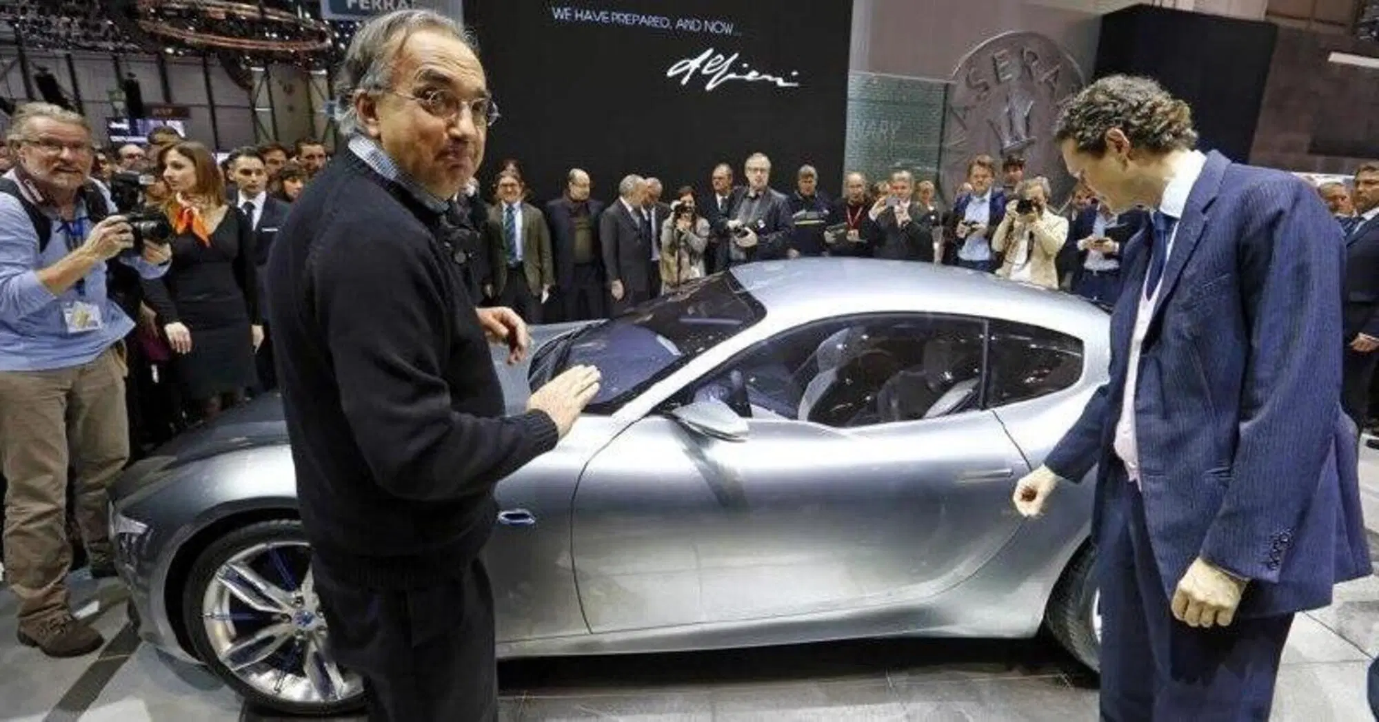 John Elkann e l'ex amministratore delegato Sergio Marchionne presentanto una Maserati Alfieri al Salone di Ginevra 2014