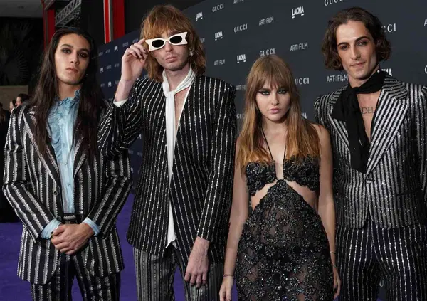 Dove sono finiti i Maneskin? Il grande gioco dell&rsquo;ambiguit&agrave; (e della comunicazione) che tiene i fan con il fiato sospeso. Damiano, Victoria, Thomas e Ethan, ma quanto pu&ograve; durare? L'abbiamo analizzato...