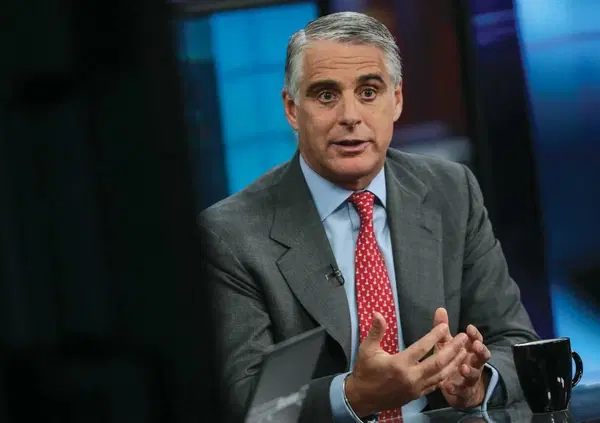 Orcel (UniCredit) "gabbato" da Descalzi (Eni) nella classifica dei top manager. Sul podio anche Messina (Intesa Sanpaolo) Ma chi scala pi&ugrave; posizioni &egrave; un ex ministro...