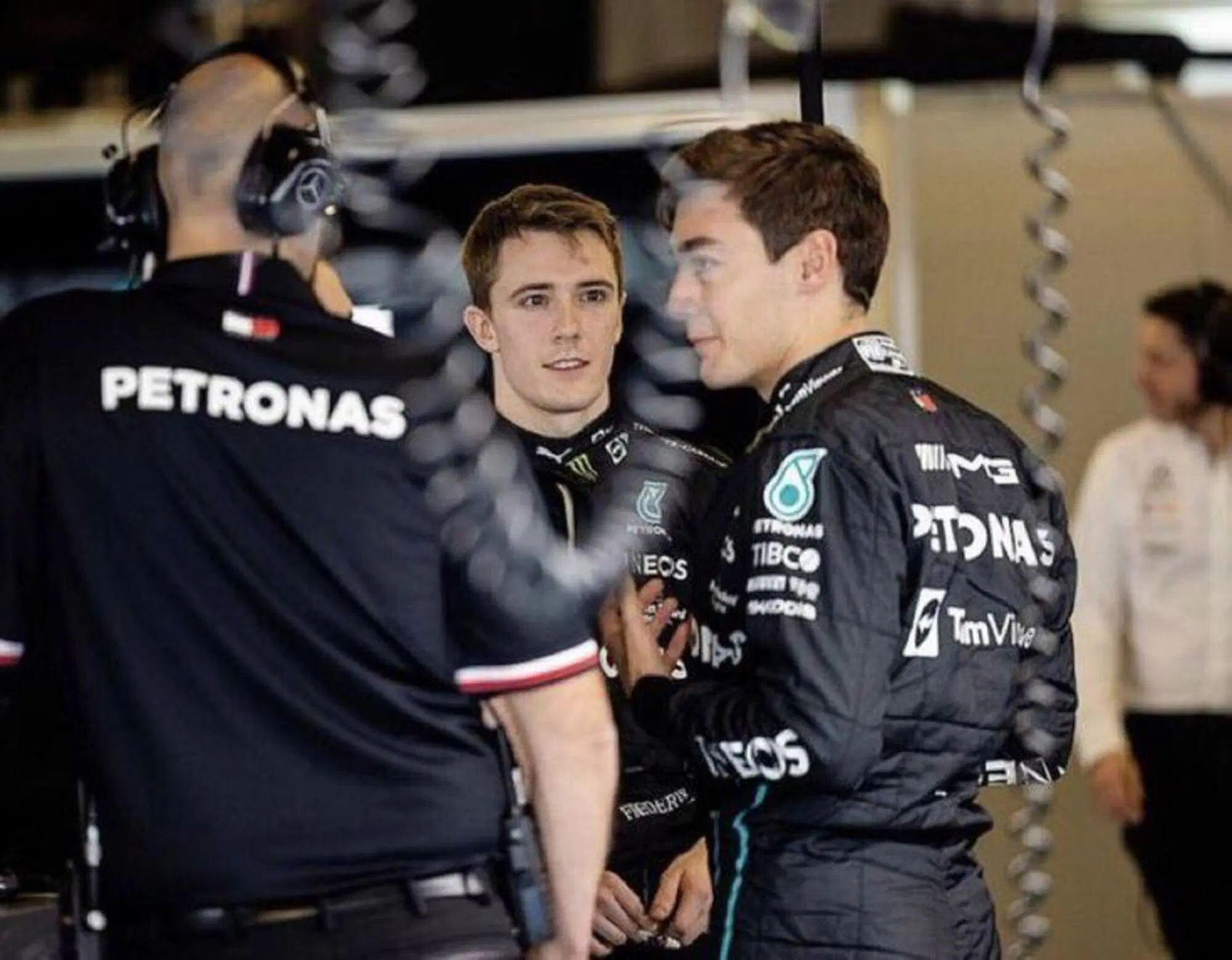 Frederik Vesti a lavoro con George Russell