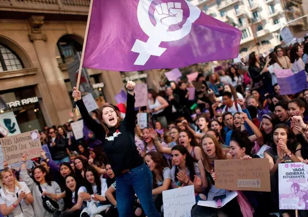 &ldquo;I femminicidi? Non sono un&rsquo;emergenza, ma la gente non sa fare due conti&rdquo;. Intervista totale alla linguista Yasmina Pani: il femminismo? &ldquo;Si comporta da setta&rdquo;. La piramide della violenza? &ldquo;Non ha basi scientifiche&rdquo;. E sulla censura contro di lei&hellip; 