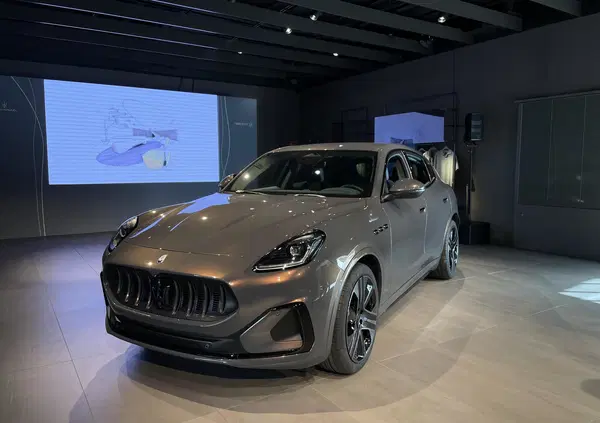 Siamo stati su di una Maserati Grecale one-off per la Milano Design Week: ecco tutti i dettagli dietro al progetto che ha messo assieme Maserati e Giorgetti