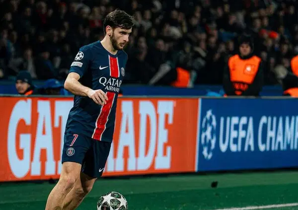 Cari Napoli e Conte, con Kvaratskhelia non ci avete capito un caz*o: in Serie A era diventato la riserva di Neres, a Parigi gioca a calcio come Ges&ugrave; Cristo