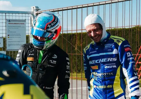 Come ci fa godere Kimi Antonelli, che nel media day della F1 in Bahrein racconta della sfida sui kart con Valentino Rossi: &ldquo;L&rsquo;ho battuto, ma&hellip;&rdquo;
