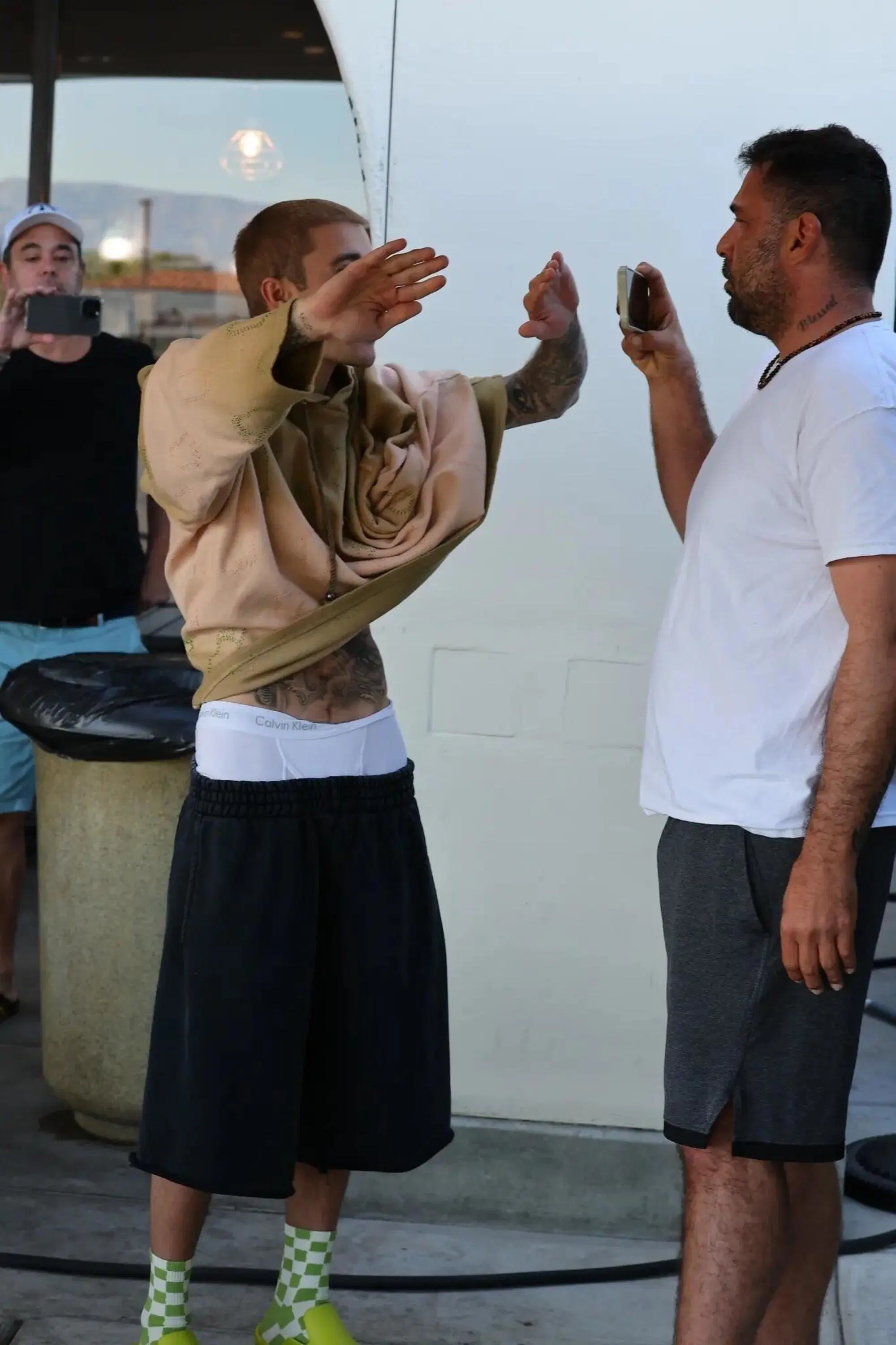 Lo sbrocco di Justin Bieber contro i paparazzi