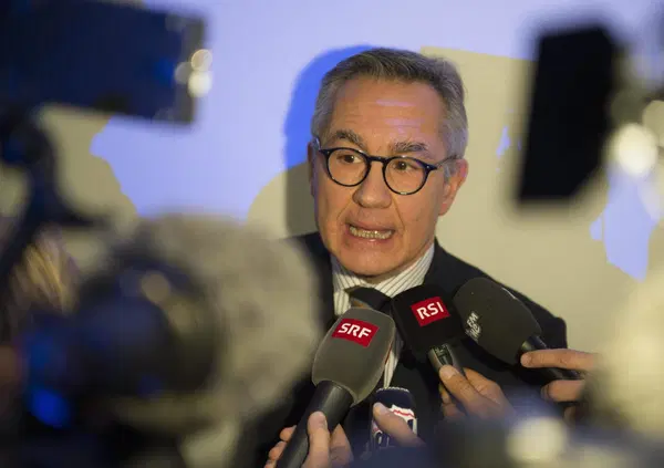 ALT! Sul delitto di Garlasco parla il generale Garofano: "Non sono cos&igrave; pazzo da fare il doppio gioco". Il Dna sotto le unghie di Chiara Poggi? "Inutilizzabile, perch&eacute;...". E su Alberto Stasi e Andrea Sempio...