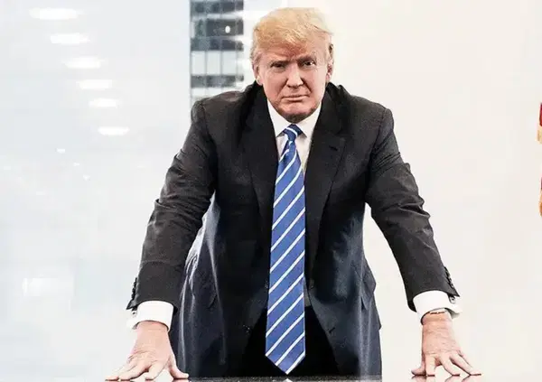 Altro che kiss my ass qui tra Trump e Cina sui dazi nel culo lo prendiamo sempre noi