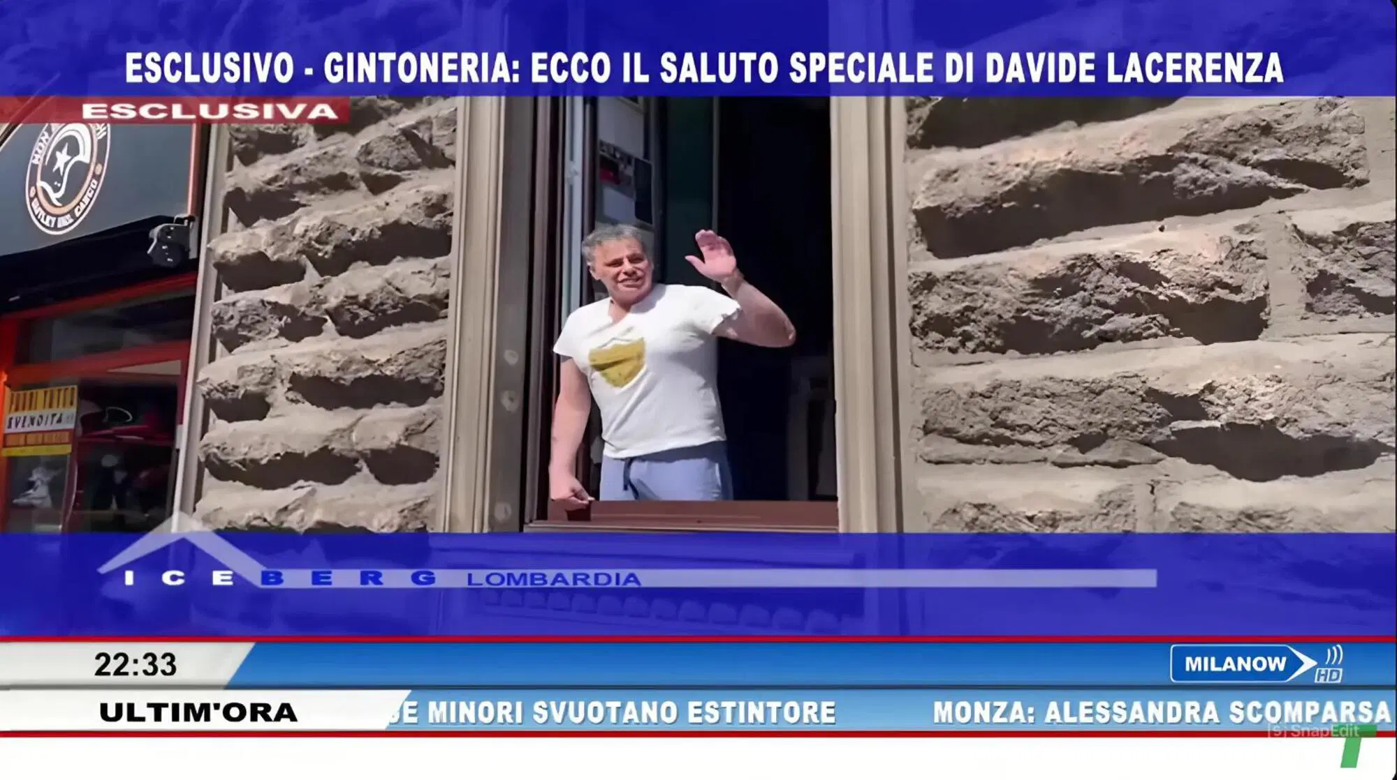 Davide Lacerenza affacciato alla finestra dagli arresti domiciliari