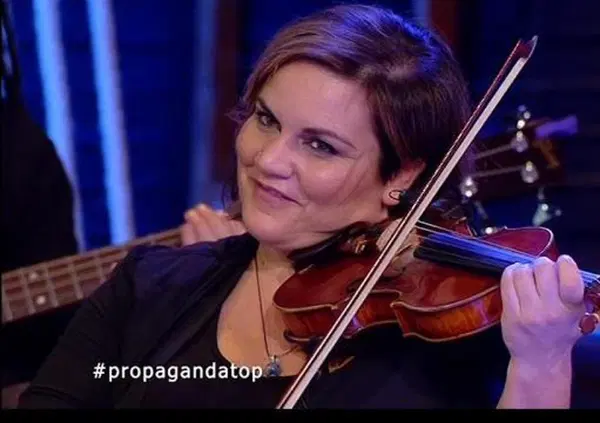 &Egrave; morta Valentina Del Re, la violinista rock di Propaganda Live, che suonava per chi non aveva voce. In lutto il programma di La7...