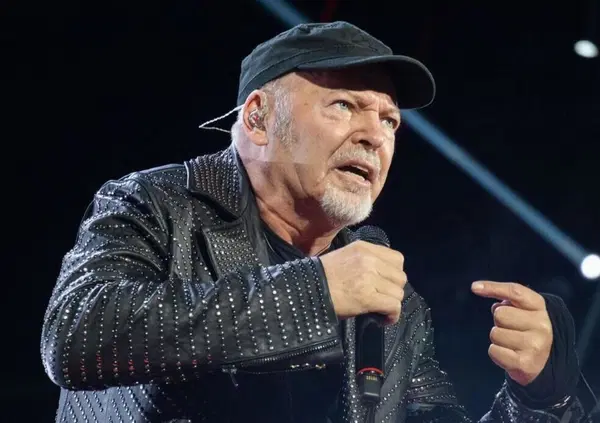 Vasco Rossi vittima di una &ldquo;una truffa organizzata&rdquo;? Ecco lo sfogo del cantante che sbrocca contro Zuckerberg e denuncia i&hellip;