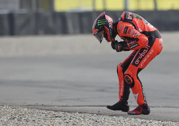 Bulega "ha picchiato la Panigale" a Assen? E&rsquo; legittima frustrazione e voi avreste fatto di peggio. Ecco cosa &egrave; successo nell&rsquo;assurda domenica della SBK