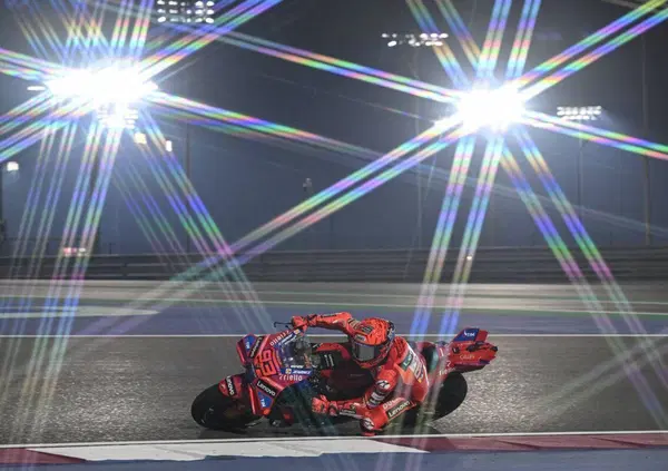 Marc Marquez vince in Qatar dopo 11 anni. Ma la lezione della notte di Lusail &egrave; che non esistono fratelli e neanche amici in questa MotoGP 