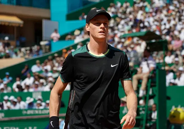 Ok il fine pena per Sinner, ma quanto &egrave; cambiata la classifica? Le nuove minacce vanno da Alcaraz a Berrettini e Musetti, ma non solo. Intanto Jannik &egrave; tornato ad allenarsi e Roma sar&agrave; il suo nuovo inizio