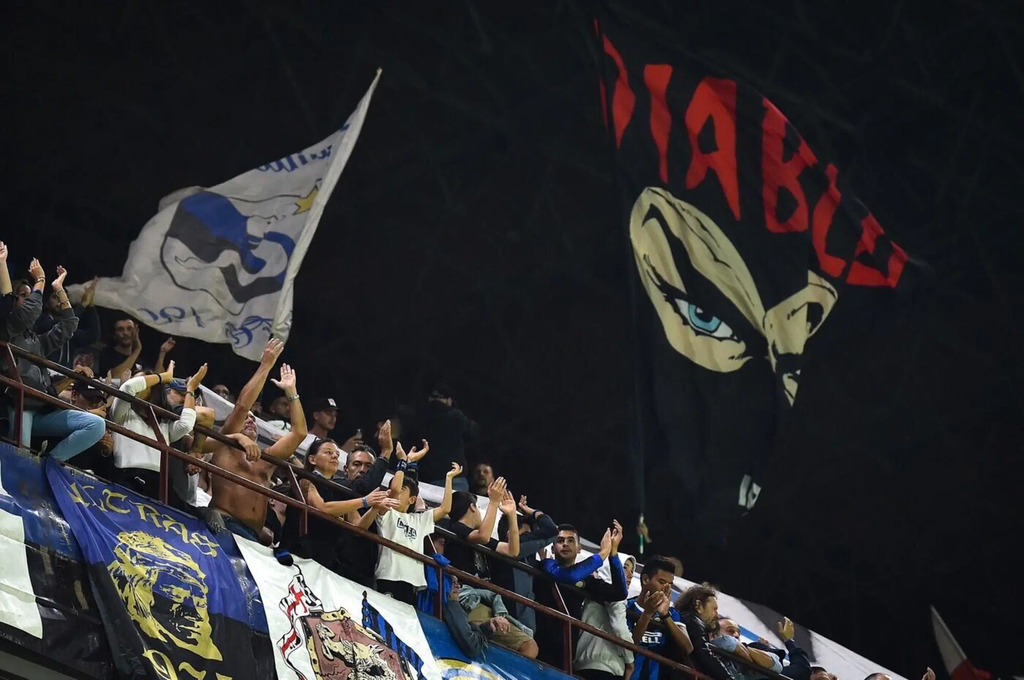 La bandiera di Diabolik in curva Nord dell'Inter