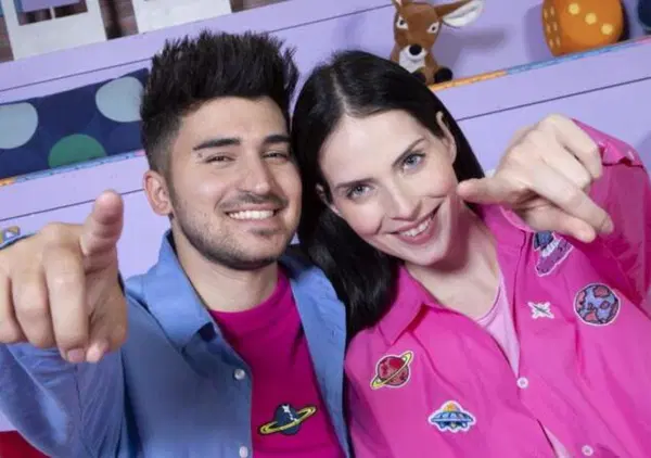 La Space Family &egrave; finita? Valentino Bisegna e Sara Di Sturco si separano, come dice l&rsquo;esperto di gossip Alessandro Rosica, oppure &egrave; un&rsquo;altra trollata da TikTok e Youtube?