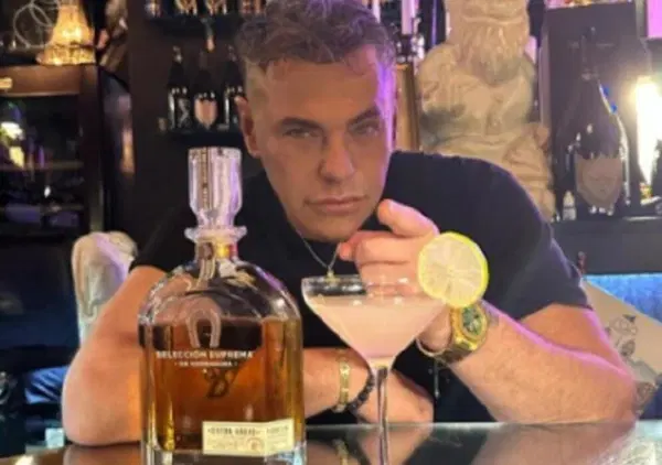 Caso Gintoneria Lacerenza, addio champagne? Davide con Clotilde ai domiciliari diventa salutista? &ldquo;Non beve pi&ugrave;, non fa uso di niente&rdquo;. Da alcol e cocaina a frullati? La fidanzata: &ldquo;Stiamo aspettando l&rsquo;autorizzazione per la palestra&hellip;&rdquo;