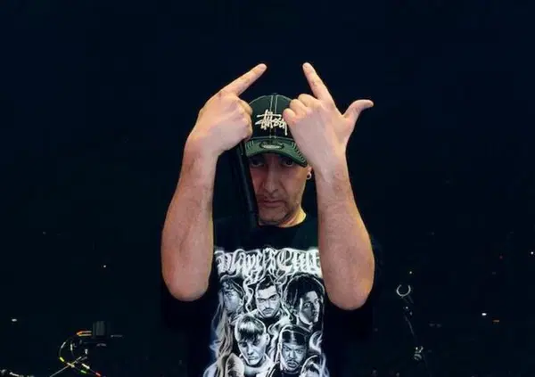 Abbiamo ascoltato la nuova posse track Players Club &lsquo;25 di Night Skinny, ma com&rsquo;&egrave;? La perfetta foto di gruppo del meglio della nuova scena rap italiana. E su Ele A, Sayf, Promessa e&hellip;