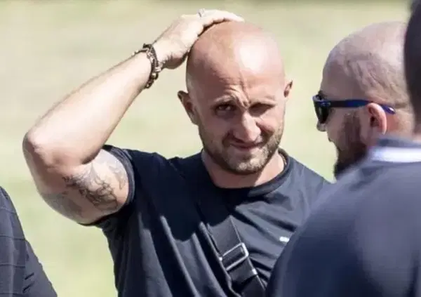 Caso ultras, dalle dichiarazioni di Luca Lucci emerge che incontrava tutti, dirigenti e presidenti (al tempo anche Berlusconi) e la foto con Salvini: &ldquo;L&rsquo;ha voluta lui&rdquo;. Ma &egrave; normale che nessuno smentisca?