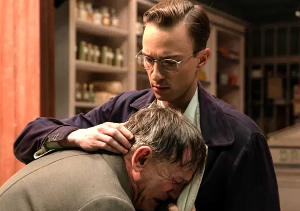 Abbiamo visto Queer (ora al cinema), ma com&rsquo;&egrave;? Un capolavoro mancato. Ecco perch&eacute; Guadagnino si &egrave; &ldquo;contraddetto&rdquo; da solo. E Daniel Craig&hellip;