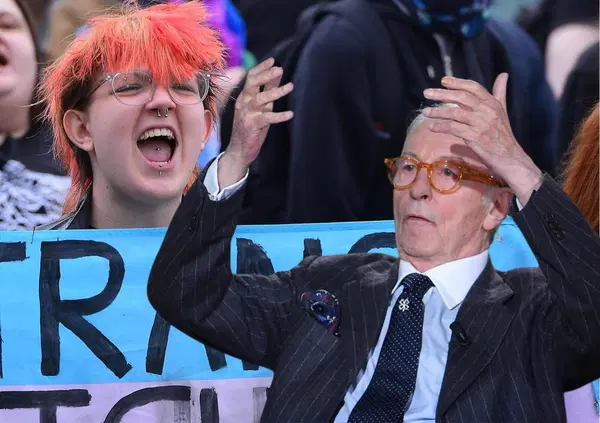 Vittorio Feltri show sui trans e la sentenza in Uk: &ldquo;Donna &egrave; donna, se ha il pene &egrave; un uomo&rdquo;.  La sinistra? &ldquo;Se ne faccia una ragione&rdquo;. &ldquo;Io bigotto? Se uno vuole truccarsi non mi scandalizza, ma&hellip;&rdquo; 