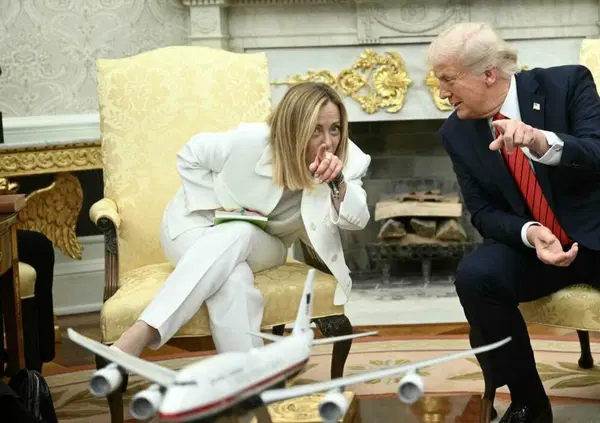 E se Meloni fosse un'emissaria di Von der Leyen? L'Ue gioca su pi&ugrave; tavoli: Sanchez con Xi, l'Italia con Trump. Gli &ldquo;stan&rdquo;, le petromonarchie del Golfo e l'India. Ecco perch&eacute; l'Europa rischia di scomparire