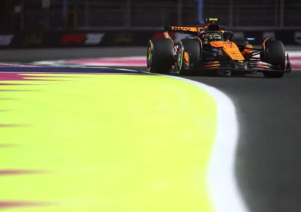 A Jeddah &egrave; legge McLaren, Charles Leclerc fa paura con la Ferrari mentre Lewis Hamilton fatica. La Red Bull invece&hellip; 