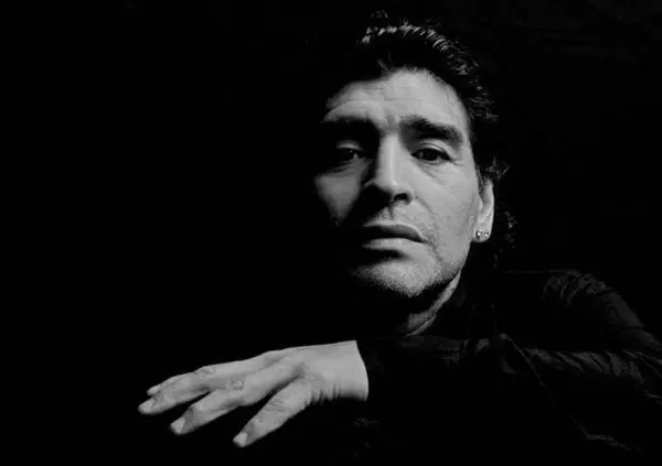 CHI HA UCCISO IL D10S? Maradona, parla l&rsquo;avvocato Pisani: &ldquo;Colpa dei medici&rdquo;, &egrave; stato lasciato morire&rdquo;. E sull&rsquo;eredit&agrave;, i figli e la morte solitaria in una casa fatiscente&hellip;