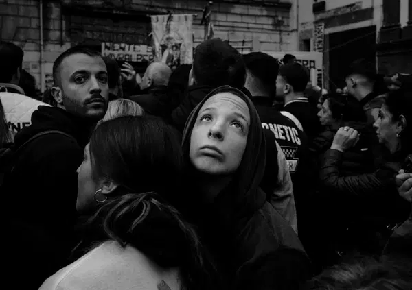Reportage da Napoli, ecco il nostro viaggio fra rabbia e lacrime, sete di giustizia e fallimento sociale. I casi di Santo Romano e Francesco Pio Maimone: le interviste alle madri