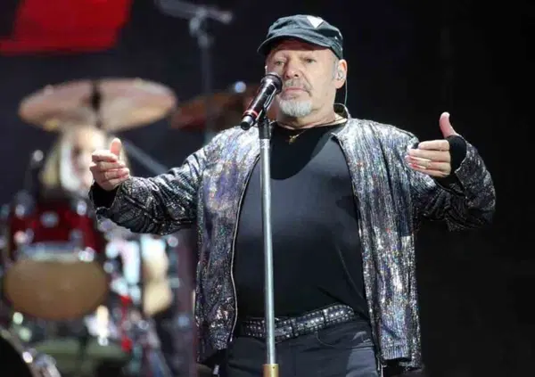 La Pasqua del Blasco: "Oggi al potere c'&egrave; ignoranza". Vasco Rossi racconta il tour, che cos'&egrave; oggi la Resistenza, le letture filosofiche e perch&eacute; non vuole pi&ugrave; una vita spericolata: "Sono una vita spericolata...&rdquo;