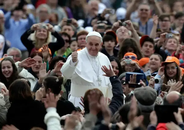 &Egrave; morto Papa Francesco, ma &egrave; stato davvero un rivoluzionario? No, perch&eacute; non ha mai tradito la Chiesa: dall&rsquo;amoris laetitia verso il mondo alle nuove strade che ha indicato, le similitudini con Benedetto XVI e&hellip; 