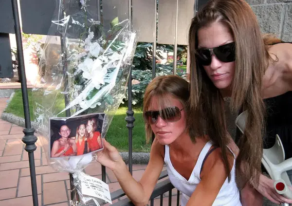 Omicidio Poggi, Chiara stava indagando sui pedofili? Le rivelazioni delle cugine Paola e Stefania Cappa e quelle ricerche inquietanti online: "Pedofilia, anoressia, morti sospette". C'&egrave; un segreto in famiglia? 