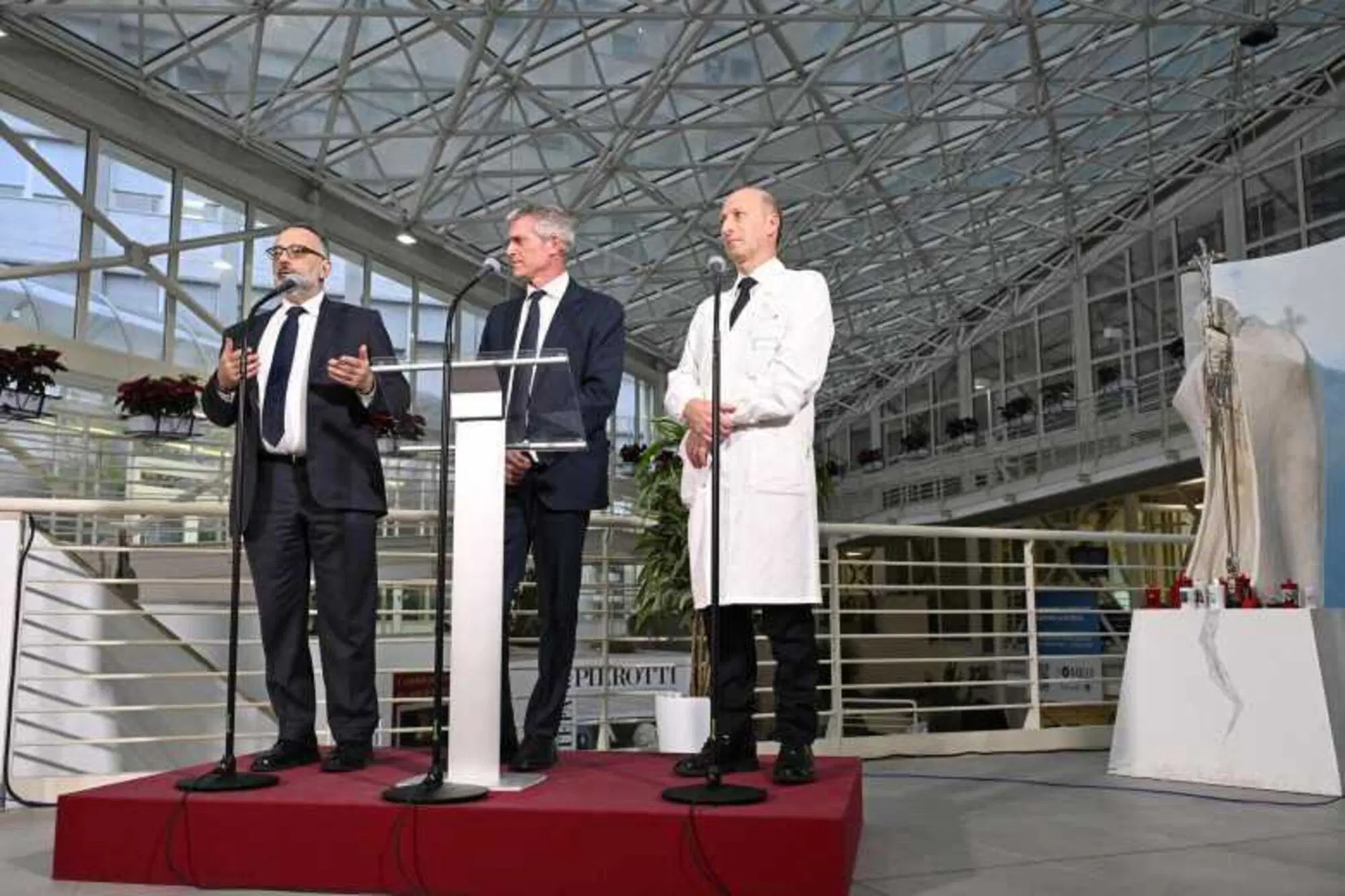 Lo staff del Papa al Gemelli