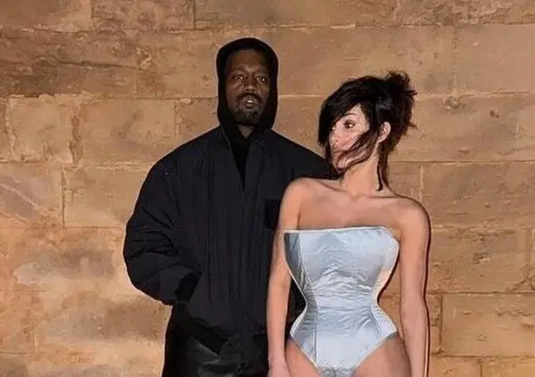 Ma Kanye West e Bianca Censori sono tornati (o ancora) insieme? Ecco gli indizi, tra foto ed Europa, mentre Ye parla di incesto e la moglie torna hot su Instagram