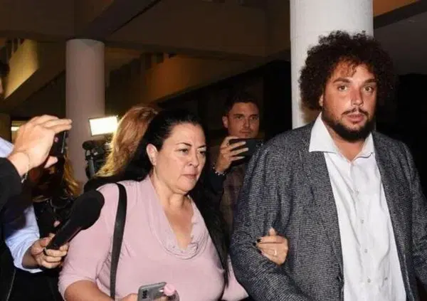 Omicidio Pierina Paganelli, le RIVELAZIONI CHOC DELLE IENE: davvero Davide Barzan ha totalizzato pi&ugrave; ore in tv di Stefano De Martino? Perch&eacute; nonostante le corna Valeria Bartolucci difende Dassilva? &ldquo;Con Manuela avevano rapporti sessuali nel garage e&hellip;&rdquo;