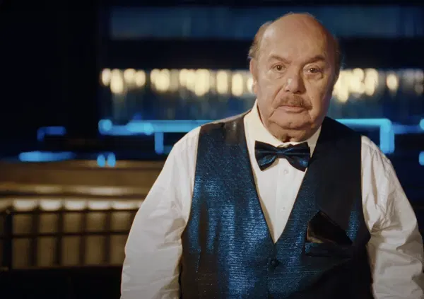 Porca puttena Lino Banfi: chi te l&rsquo;ha fatto fare di mettere la faccia nello spot di Star Casin&ograve;? Il nonno d'Italia dice di giocare responsabilmente s&igrave;, ma da paraculo