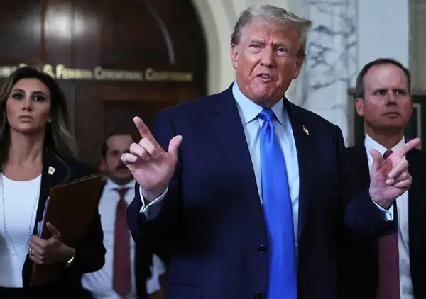 &Egrave; DEL MESTIERE QUESTO? Vi siete accorti che Trump sta perdendo tutte le battaglie commerciali? Federico Fubini lo incastra sul Corriere: dai dazi a Europa e Cina alla svalutazione del dollaro, fino al presidente della Fed, Jerome Powell...