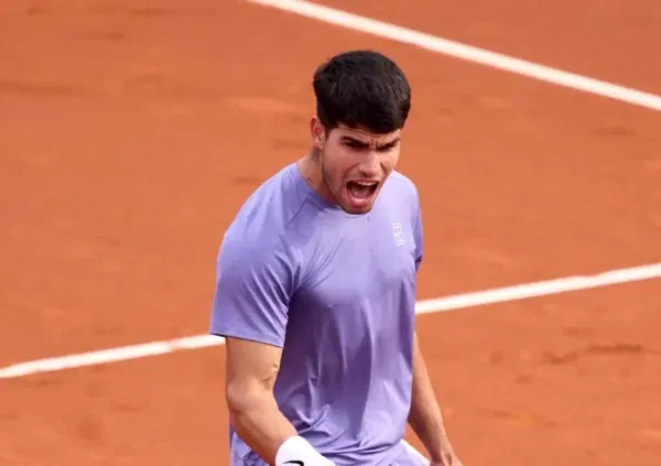 CHE SFIGATO ALCARAZ: salta Madrid per infortunio e ora Carlos rischia anche Roma (col ritorno di Sinner). Ma cos'ha e come sta? E quanto &egrave; grave il problema all&rsquo;adduttore?