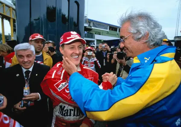 FLAVIO VS THE APPRENTICE. Ecco come Briatore proteggeva Schumacher in Benetton: &ldquo;Sei fuori&rdquo;. Glielo ricorda l&rsquo;ex compagno di Schumi: &ldquo;Mi hai licenziato una volta&hellip;&rdquo;