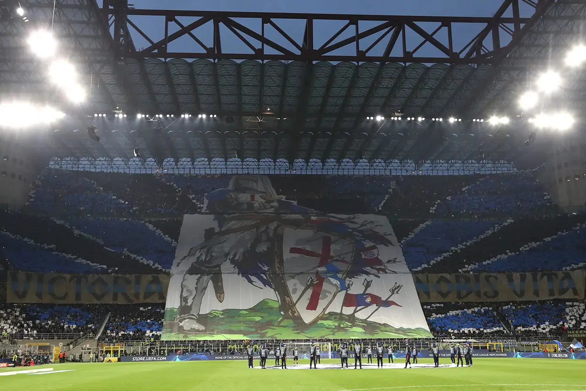 Una coreografia della curva Nord dell'inter - ora gli ultr&agrave; non hanno pi&ugrave; niente