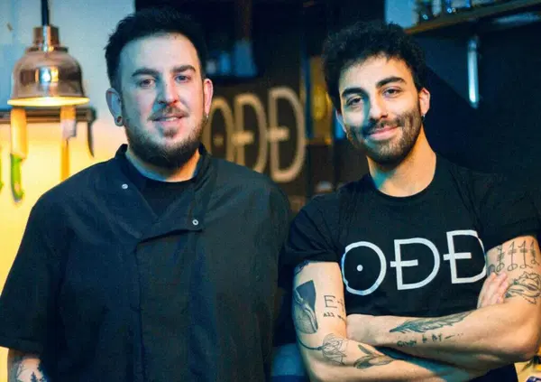 Siamo andati a mangiare da Odd a Bologna: ma com&rsquo;&egrave;? Meglio delle osterie (ma anche dei ristoranti fine dining): dalla tartare di manzo con gelato salato all&rsquo;alloro alla tartelletta vegetariana pi&ugrave; assurda di sempre. E lo special&hellip;   