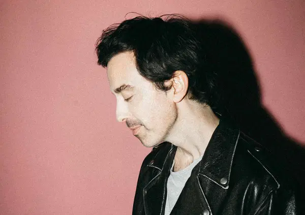 Rkomi torna a Calvairate, Diodato resiste al presente con Non ci credo pi&ugrave; e Benson Boone e la sua (viralissima) Mystical magical&hellip; Abbiamo ascoltato (e recensito) il meglio dei singoli del venerd&igrave;