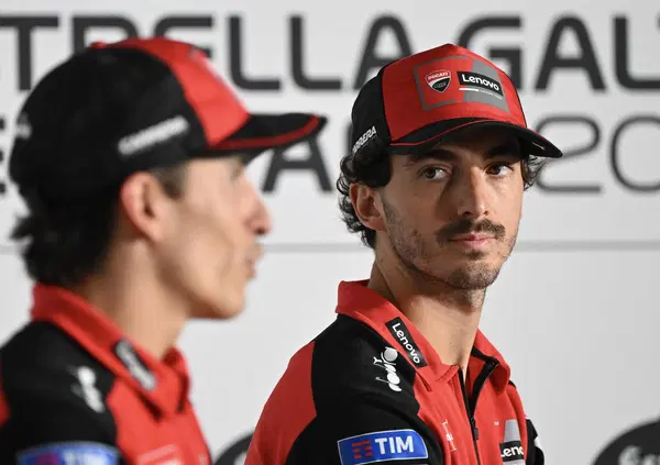 La MotoGP &egrave; planata a Jerez: ci trova Re Marquez, il cartello &ldquo;Dorna Affittasi&rdquo; e le verit&agrave; di Bagnaia: &ldquo;Se le mie parole non venissero storpiate&hellip;&rdquo;