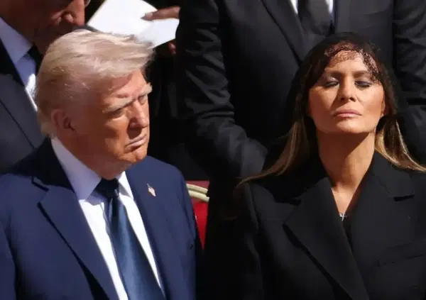 Come ci si veste per il funerale di un Papa? Ecco gli outfit dei potenti per Francesco: da Donald e Melania Trump a Giorgia Meloni e&hellip; E perch&eacute; spuntano i veli neri e non vale il &ldquo;privilegio del bianco&rdquo;?