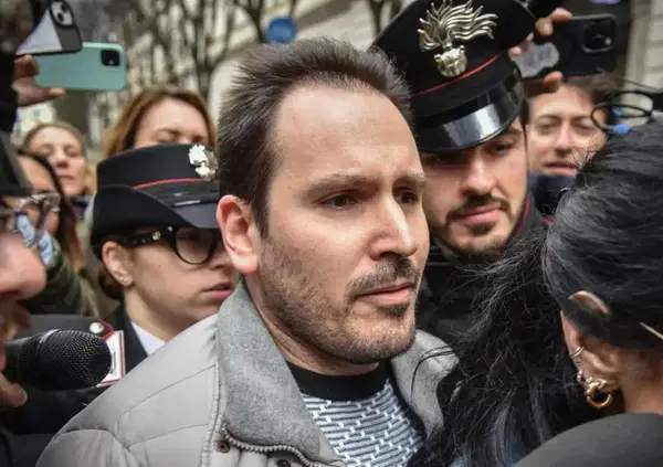 Omicidio Chiara Poggi, LA SCONVOLGENTE FALLA nelle indagini: com&rsquo;&egrave; possibile che le impronte digitali sulla porta della taverna nella villetta di Garlasco non si sa a chi appartengano? Ecco cosa c&rsquo;entrano Stasi e Sempio&hellip;