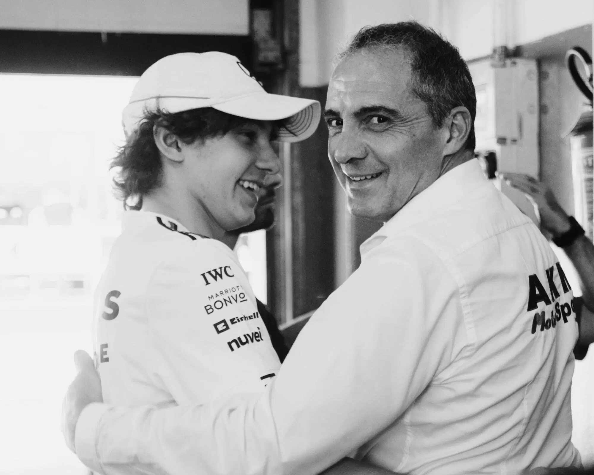 Kimi Antonelli insieme a pap&agrave; Marco